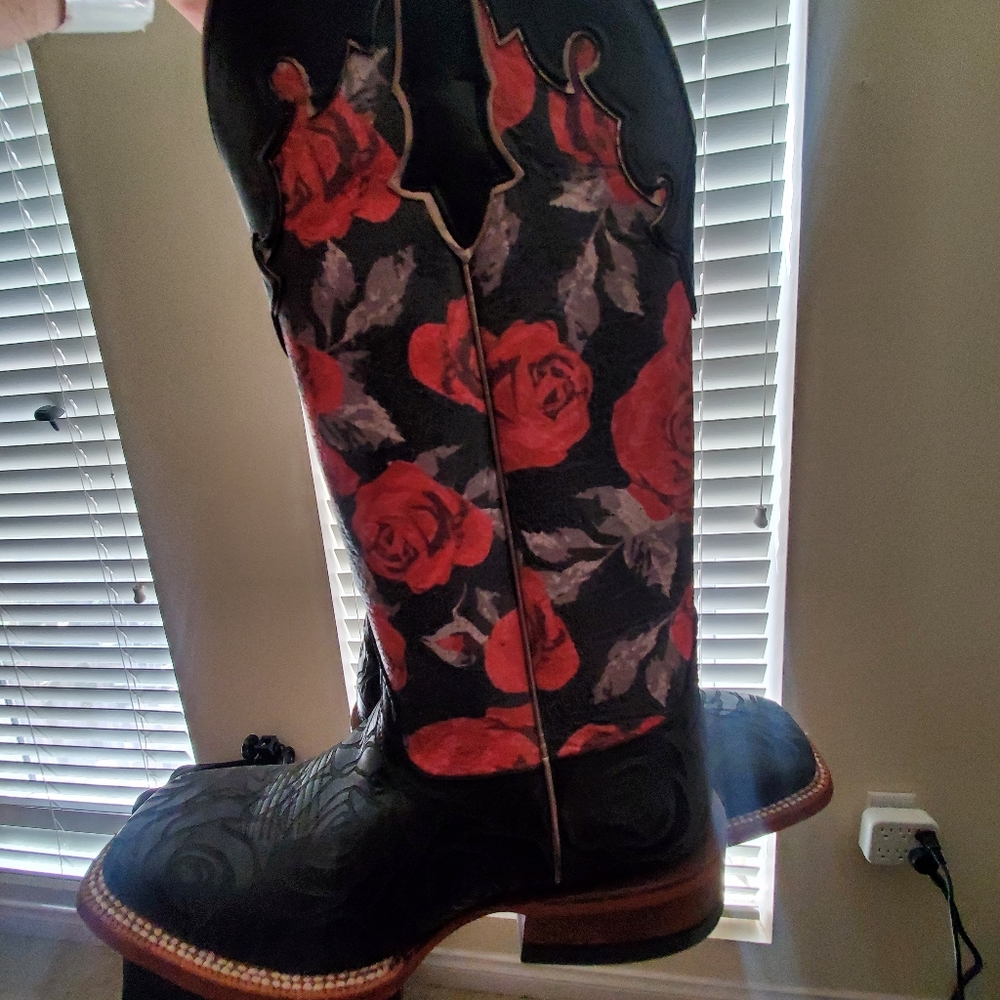 Fonda Blk Rose/ Vintage Rose print Cowboy boots
